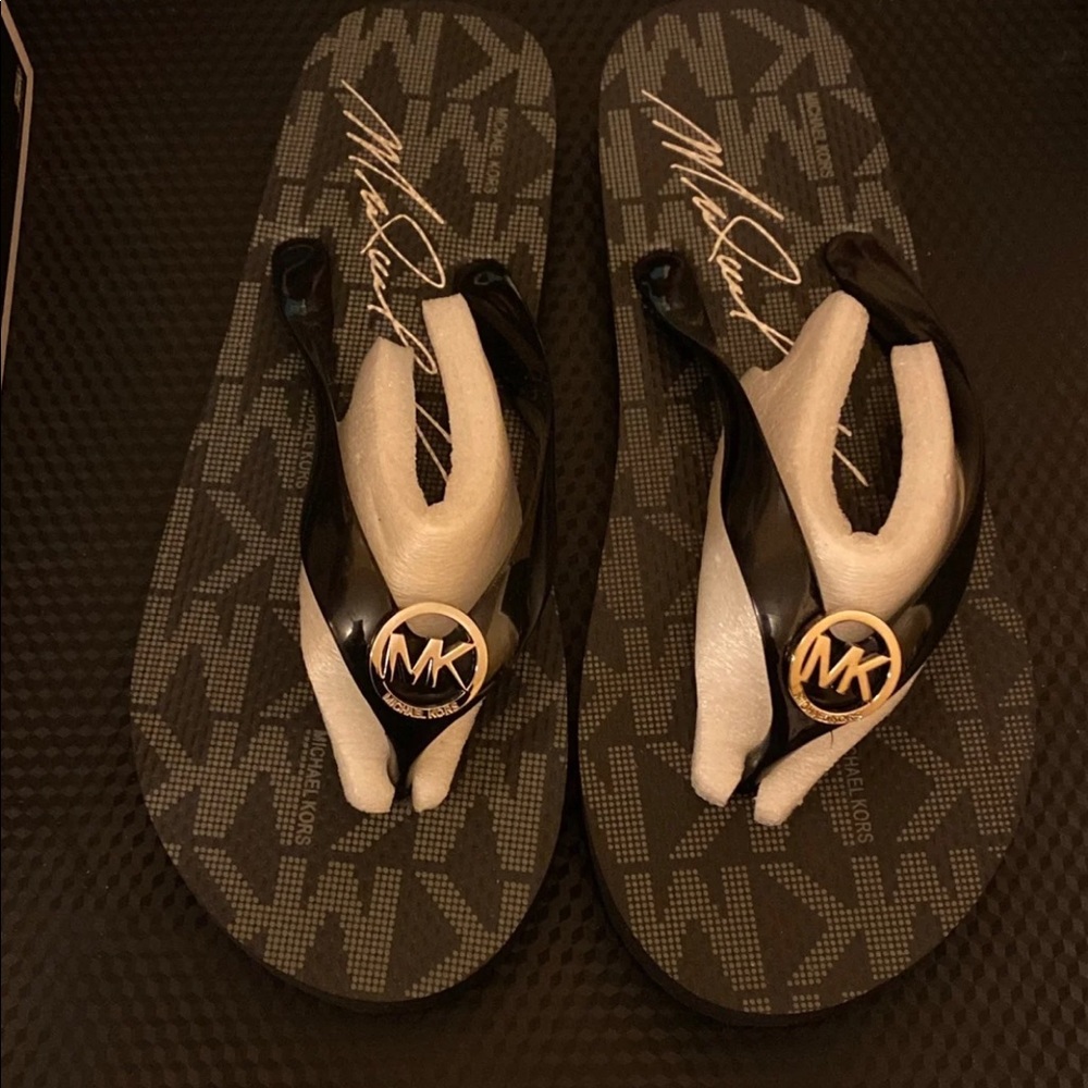 Michael Kors flip flops sandals